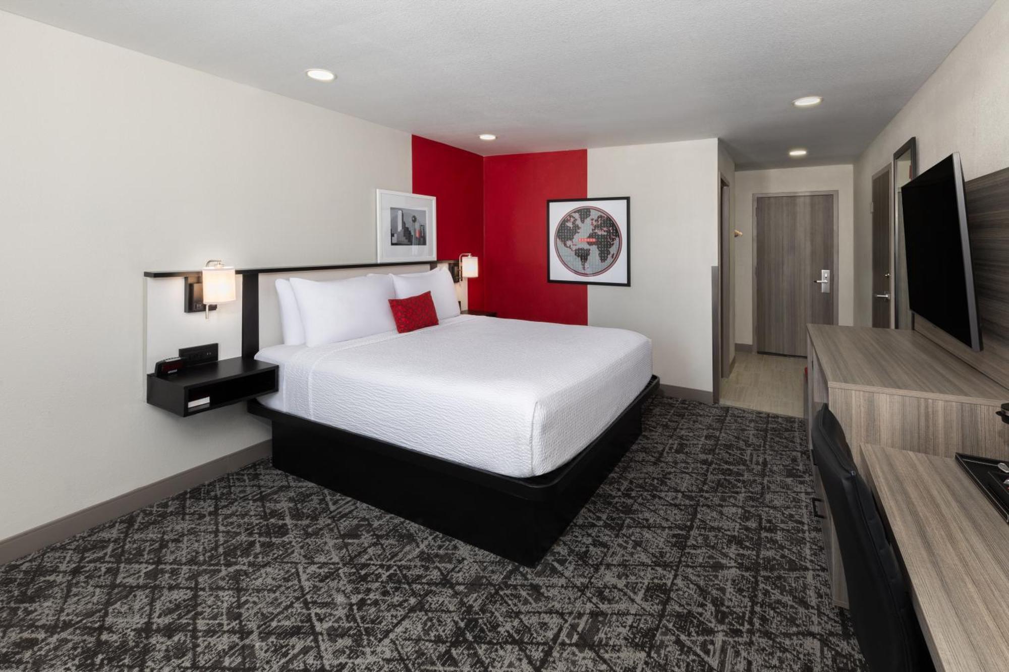 Ramada By Wyndham Dfw Airport Hotel Irving Exterior foto